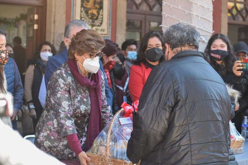 DIF Municipal de Huauchinango entrega trescientas despensas navideñas.