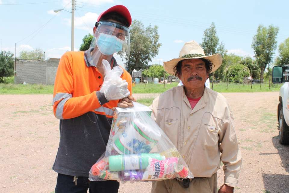 Entrega Veolia 450 despensas a familias de comunidades vulnerables en Aguascalientes