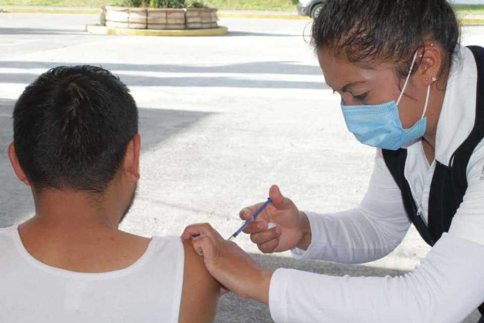 #Salud | Acuden mexiquenses a macromódulos para vacunarse contra COVID-19