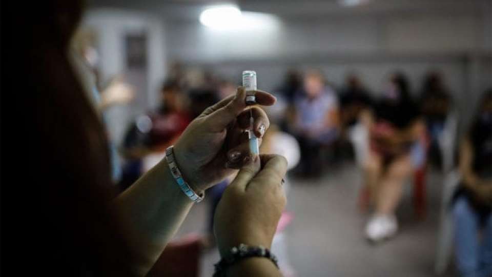 Anuncian vacunación de refuerzo anticovid para adultos de 50 a 59 años en 87 municipios mexiquenses