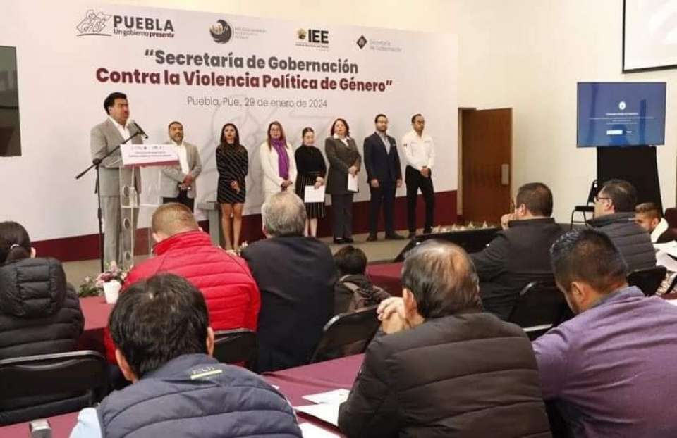 Rogelio López Angulo, acudió a conferencia contra la Violencia Política de Género, impartida por la SEGOB