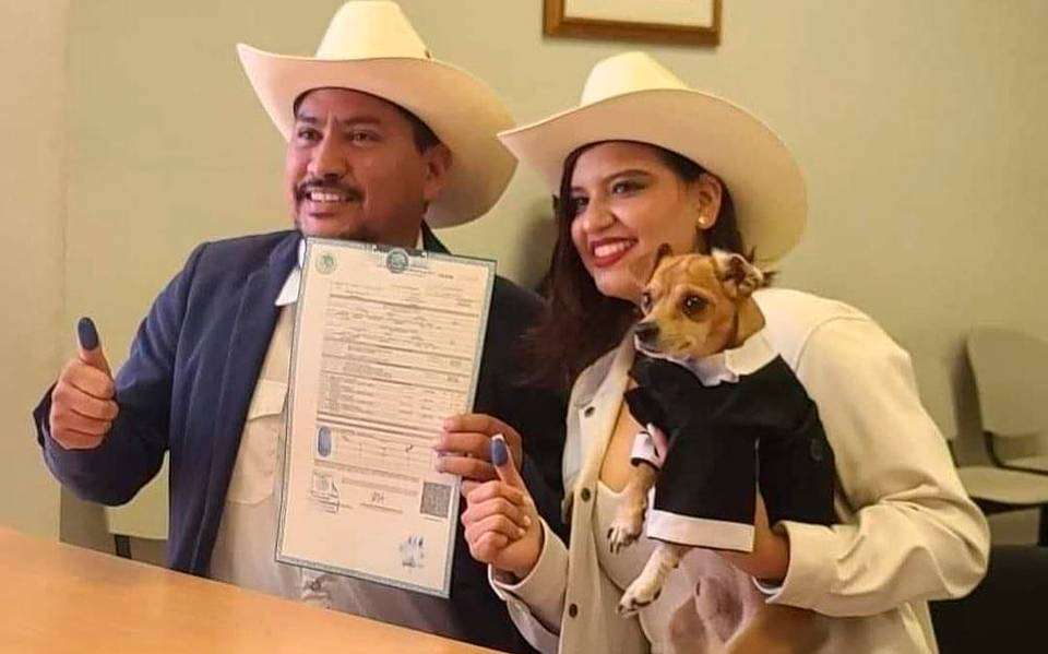 #Viral | Perrito participa como testigo en la boda de sus dueños
